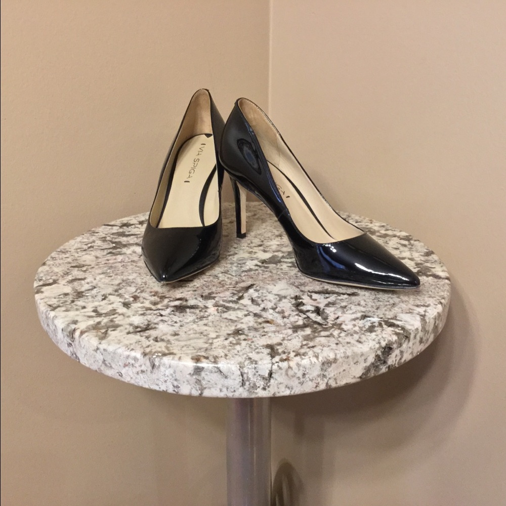 Via Spiga black patent leather shoes. Size 8M